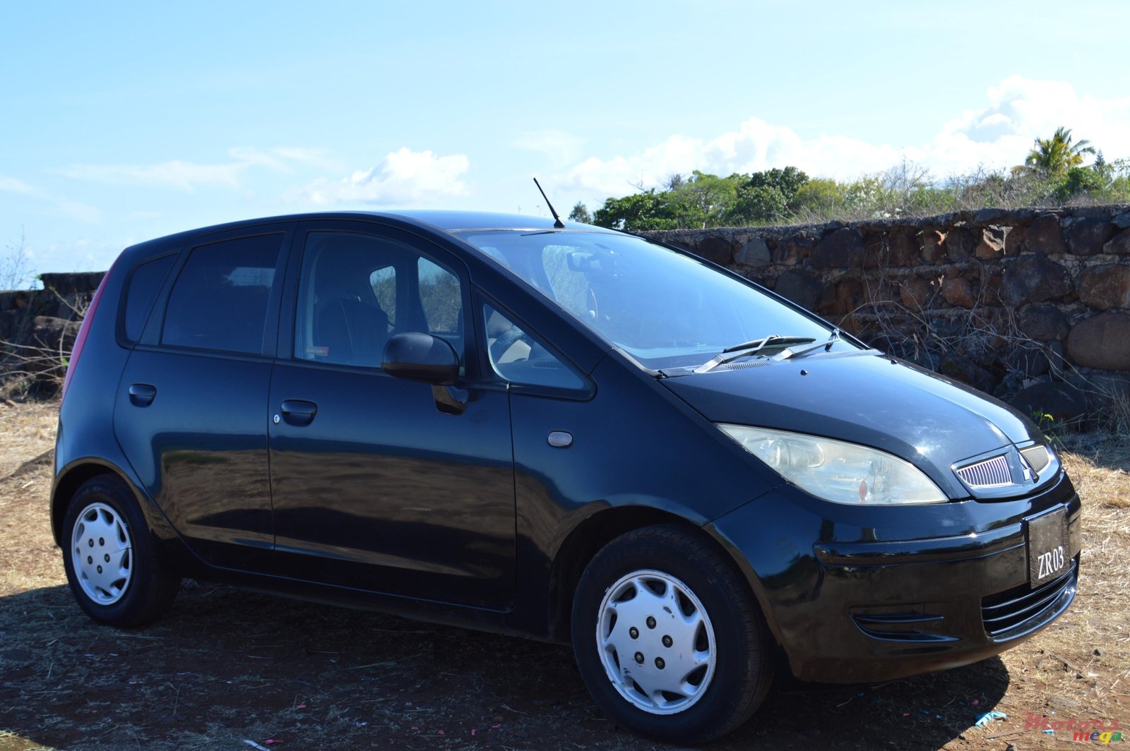 2003' Mitsubishi Colt photo #1