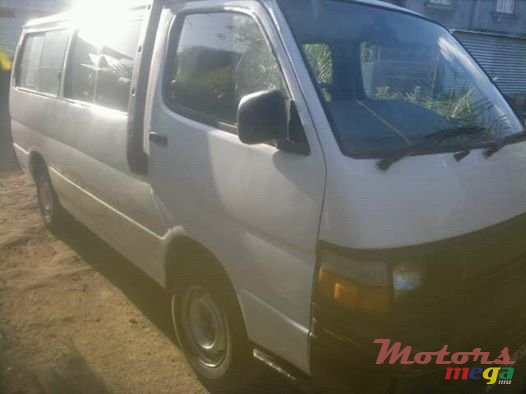 1998' Toyota HiAce photo #1