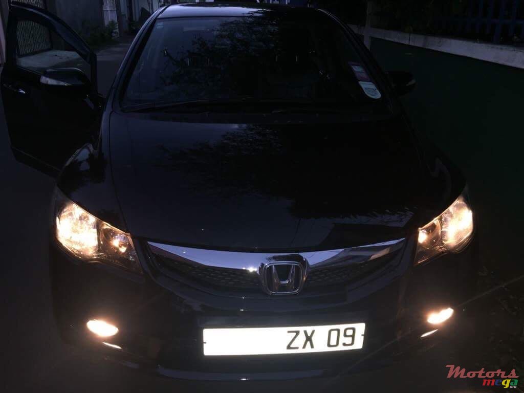 2009' Honda Civic hybrid photo #1