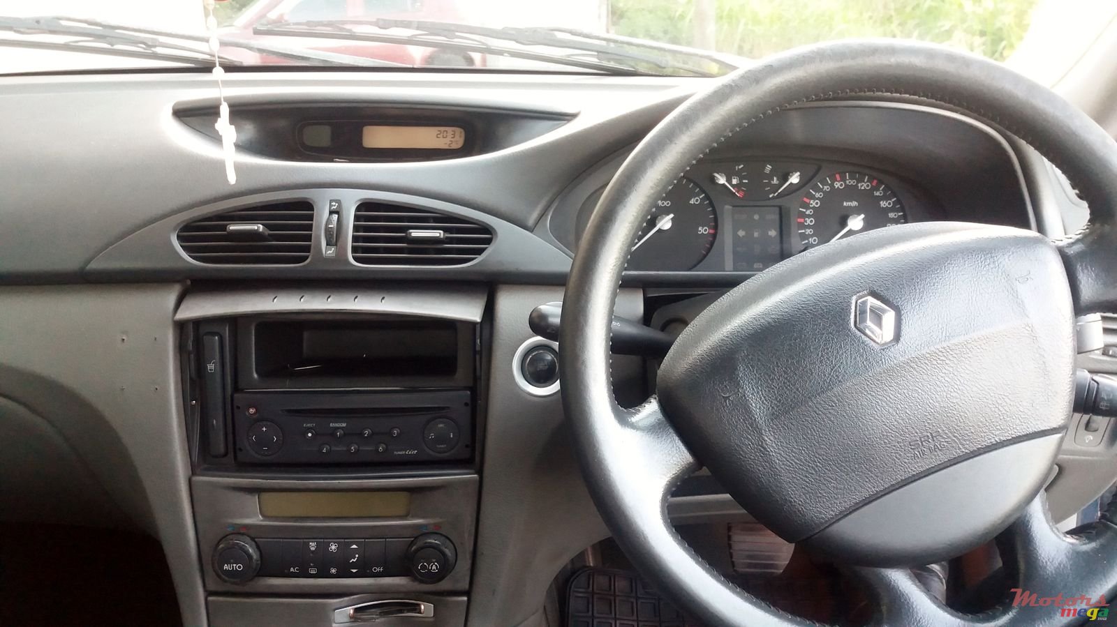 2003' Renault Laguna photo #5