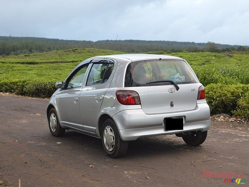 2000' Toyota Vitz photo #1