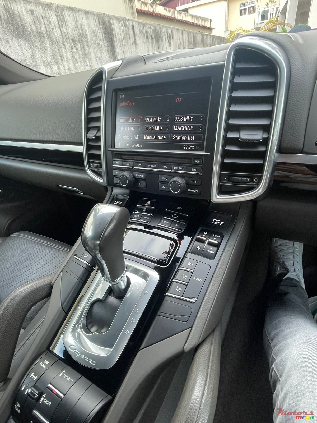 2016' Porsche Cayenne photo #4