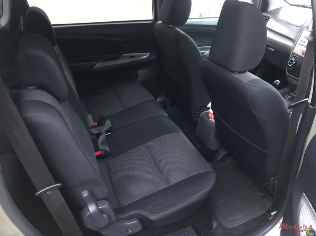 2012' Toyota Avanza photo #4