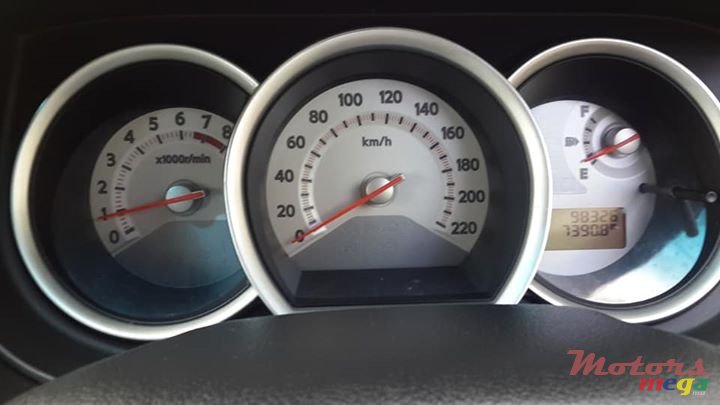 2009' Nissan Tiida Hatchback photo #6