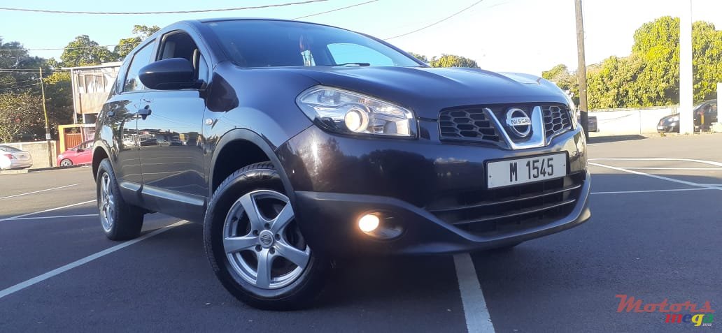 2013' Nissan Qashqai Manual photo #2