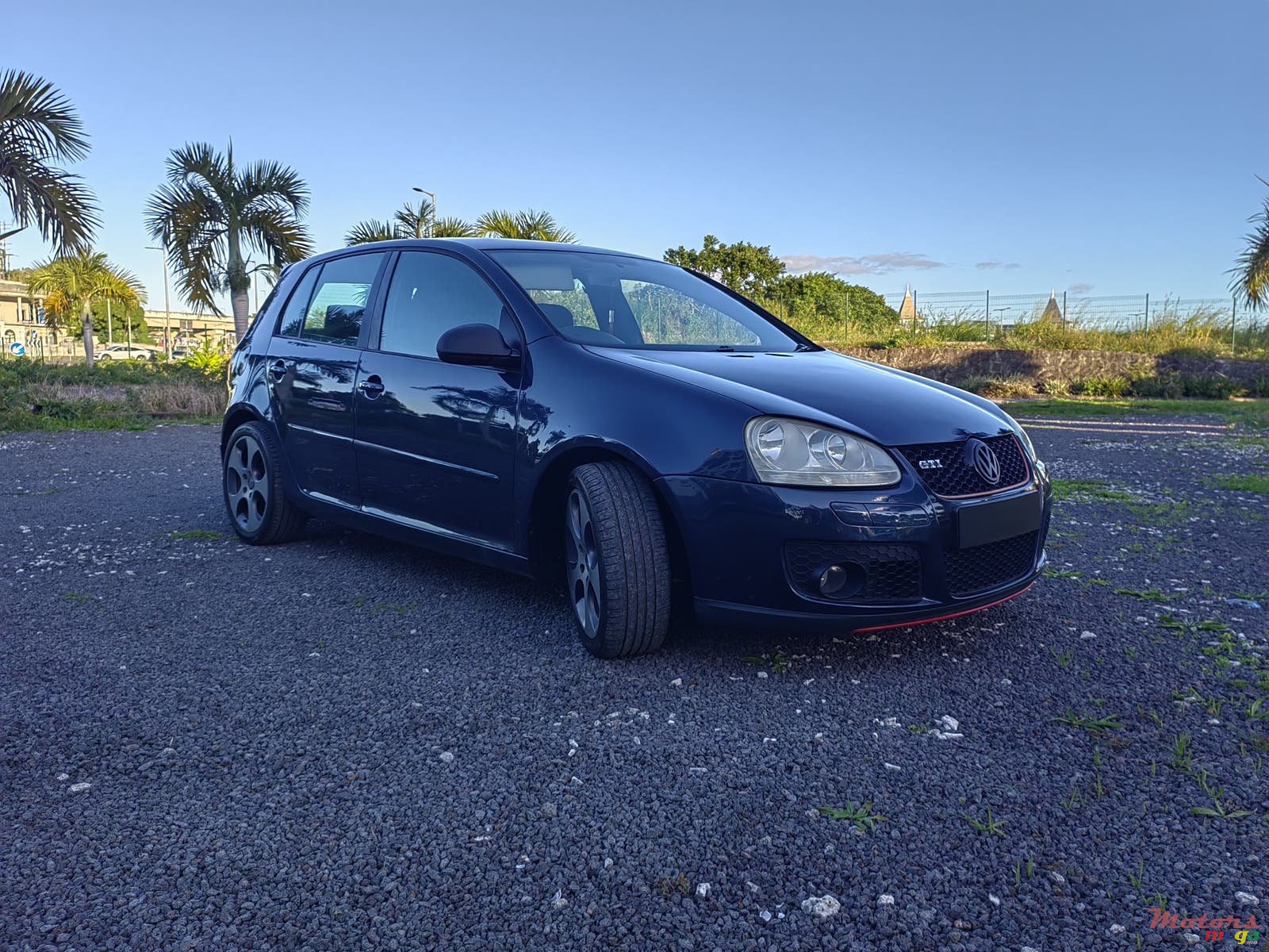 2005' Volkswagen Golf GTI photo #2