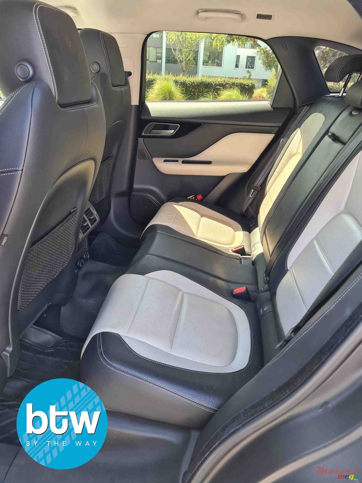 2017' Jaguar F-Type photo #3