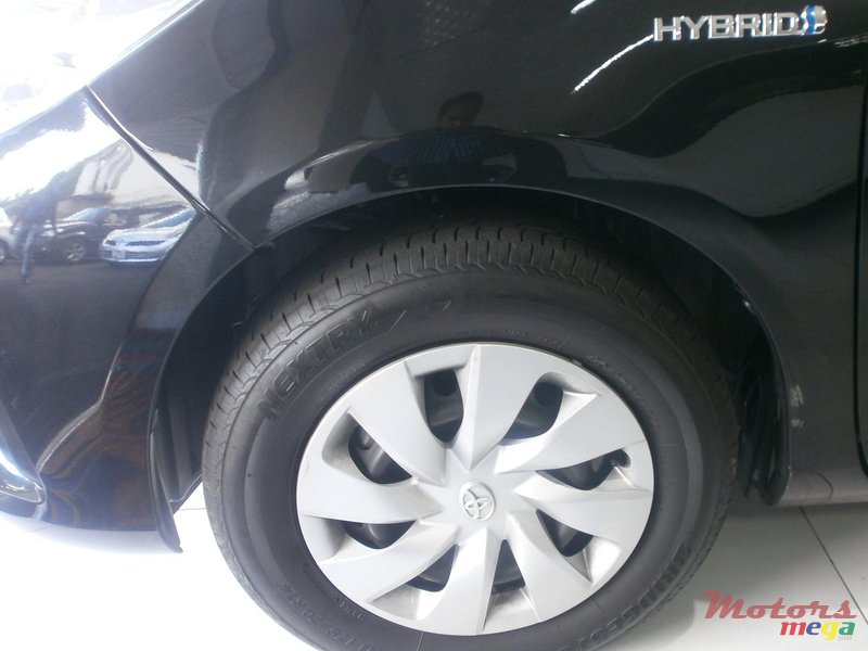 2017' Toyota Vitz Hybrid photo #3