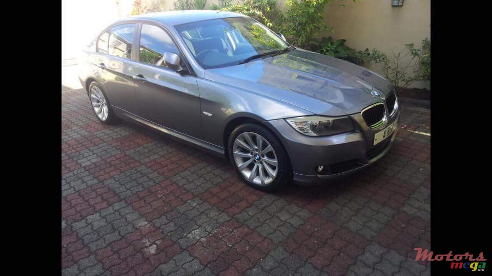 2009' BMW 320i photo #6