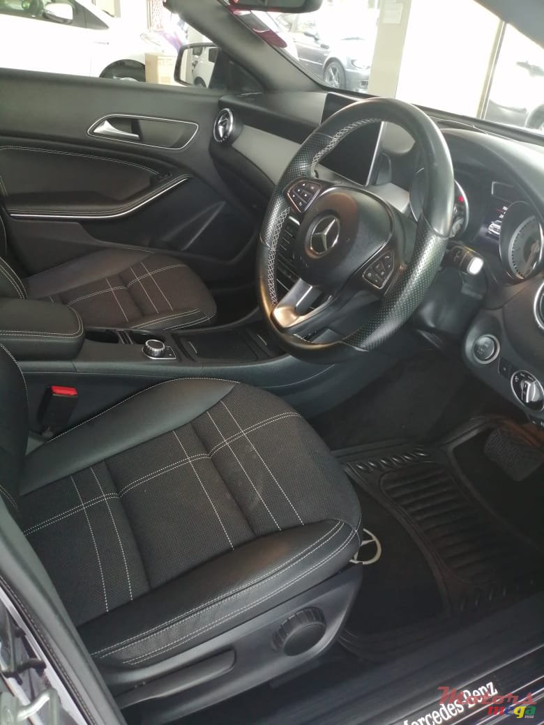 2015' Mercedes-Benz CLA 180 photo #2