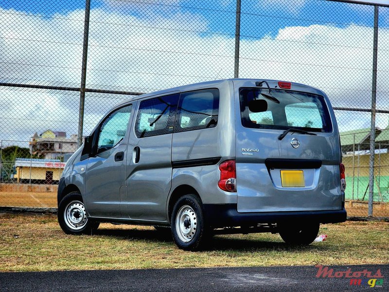 2009' Nissan NV200 photo #4