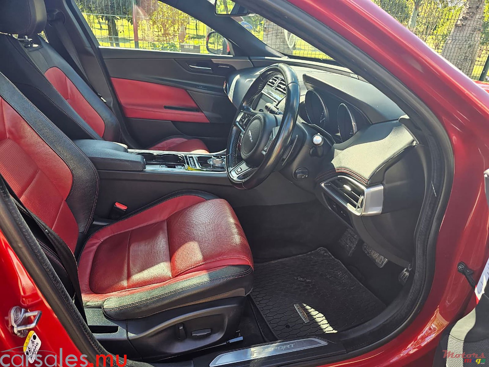 2015' Jaguar XE R-Sport 2.0 photo #6