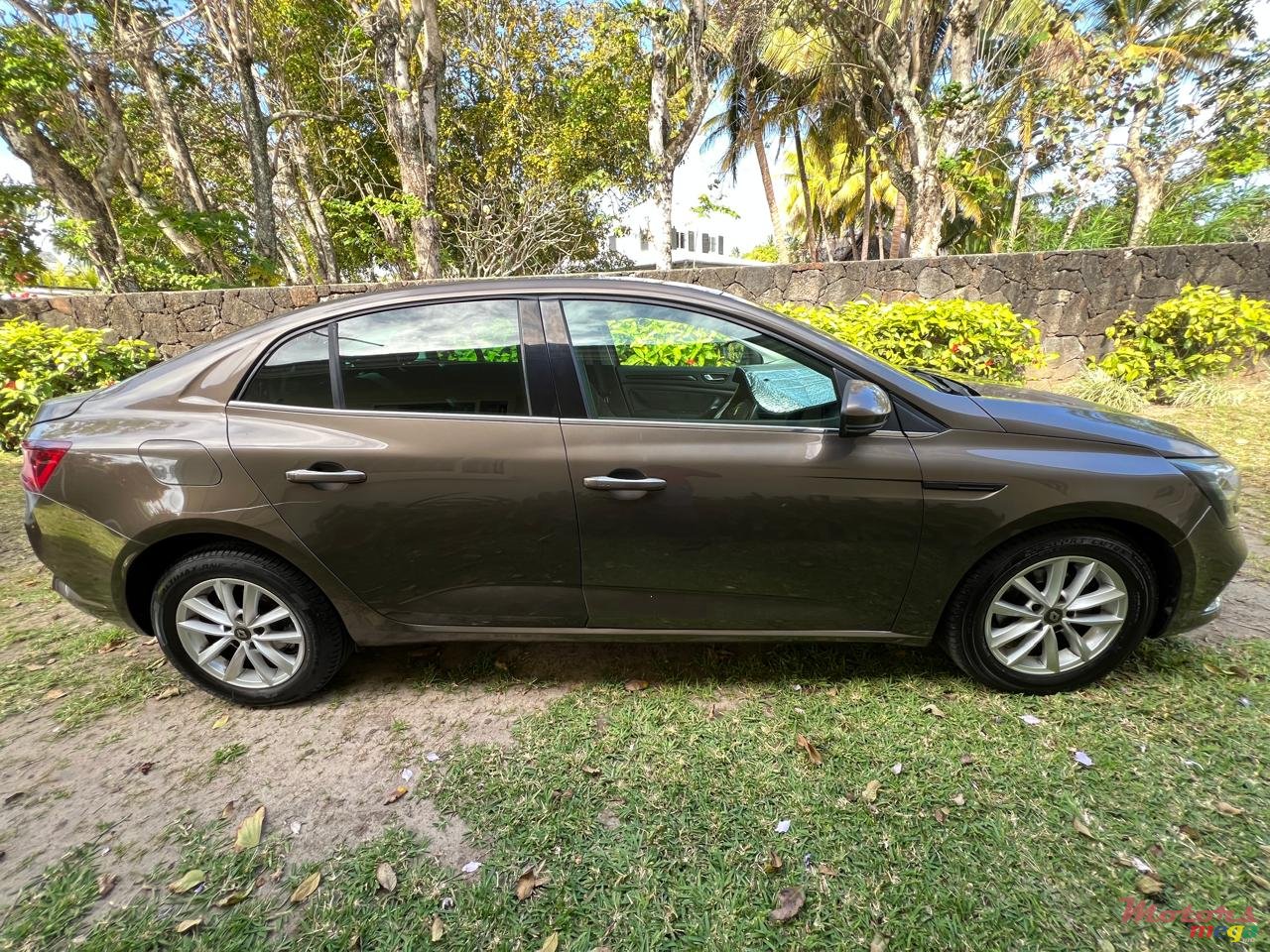 2018' Renault 18 Megane photo #4