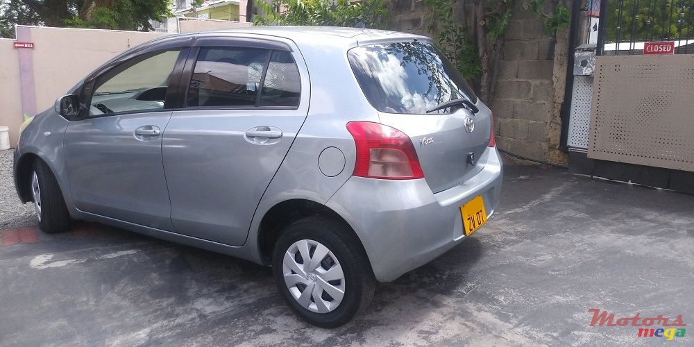 2007' Toyota vitz photo #4