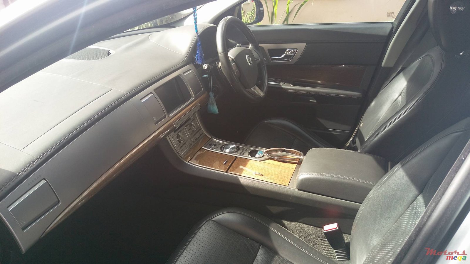 2010' Jaguar XF 3.0 photo #5