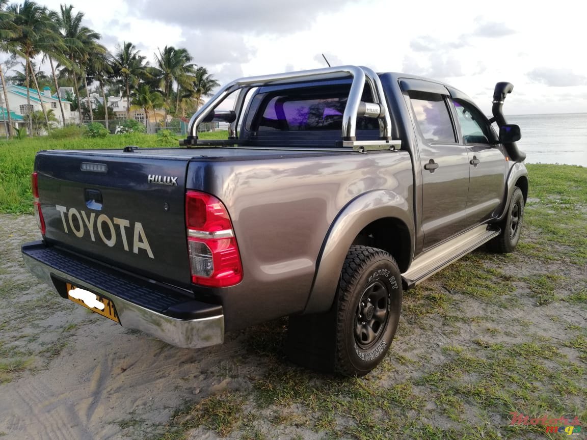 2011' Toyota Hilux intercooler photo #2