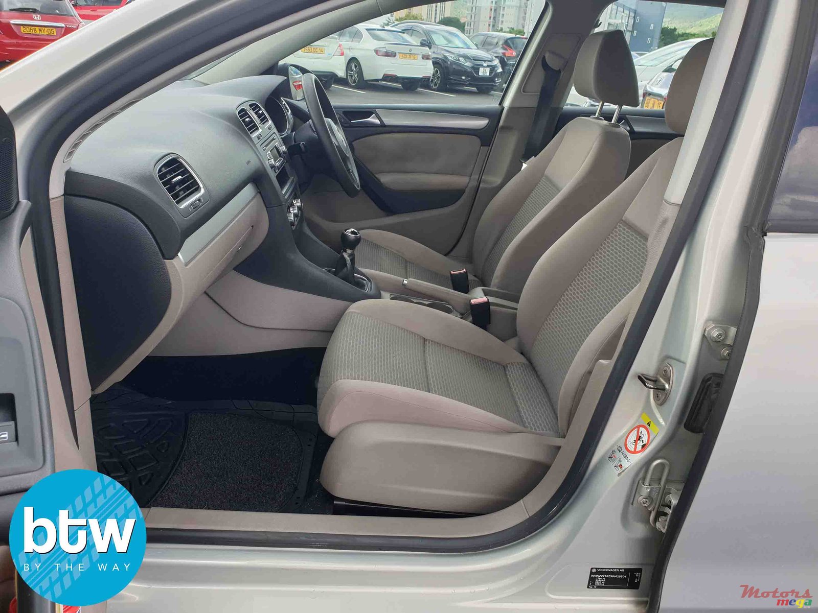 2009' Volkswagen Golf photo #6