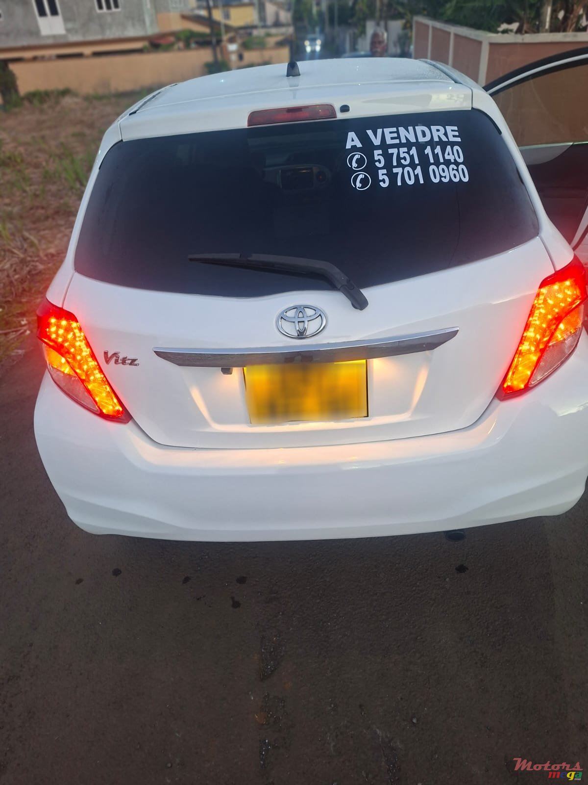 2012' Toyota Vitz photo #3