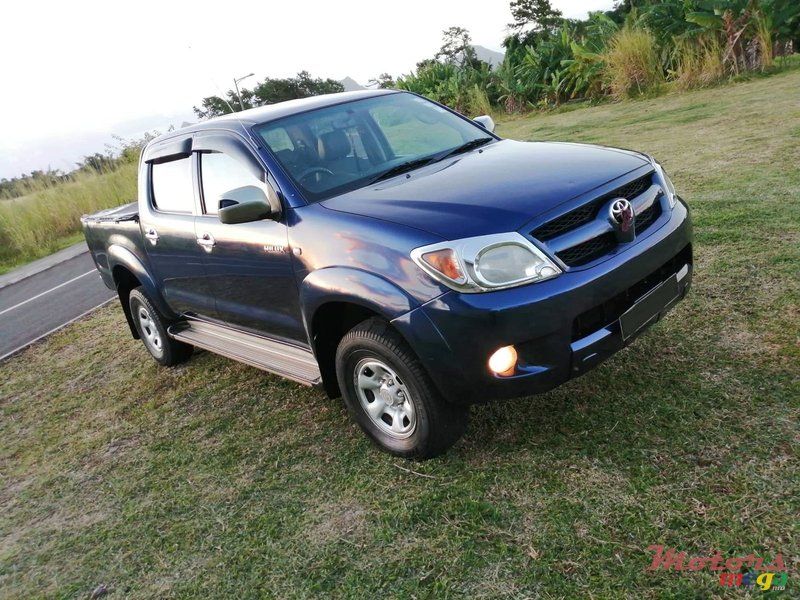 2006' Toyota Hilux photo #1