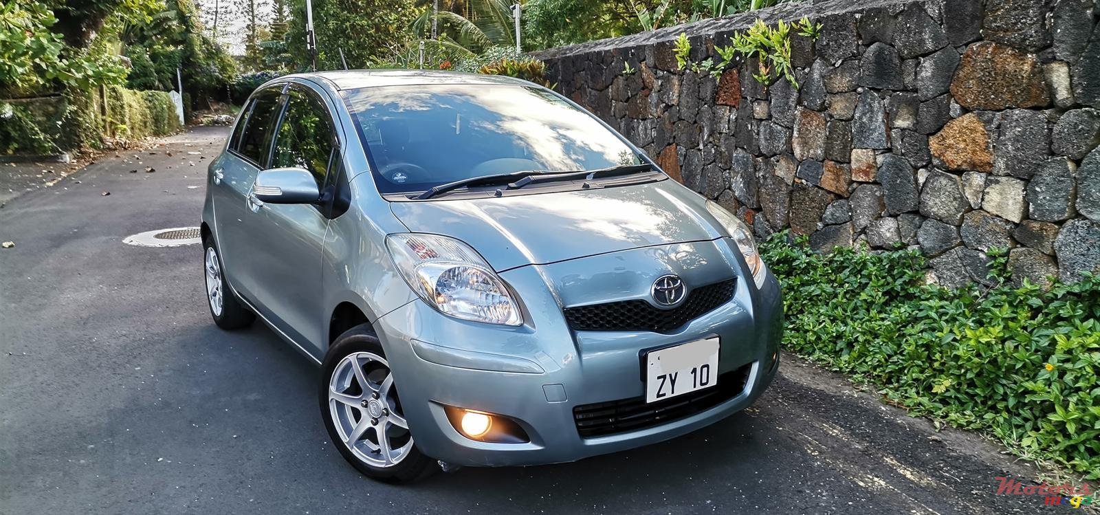 2010' Toyota Vitz photo #1