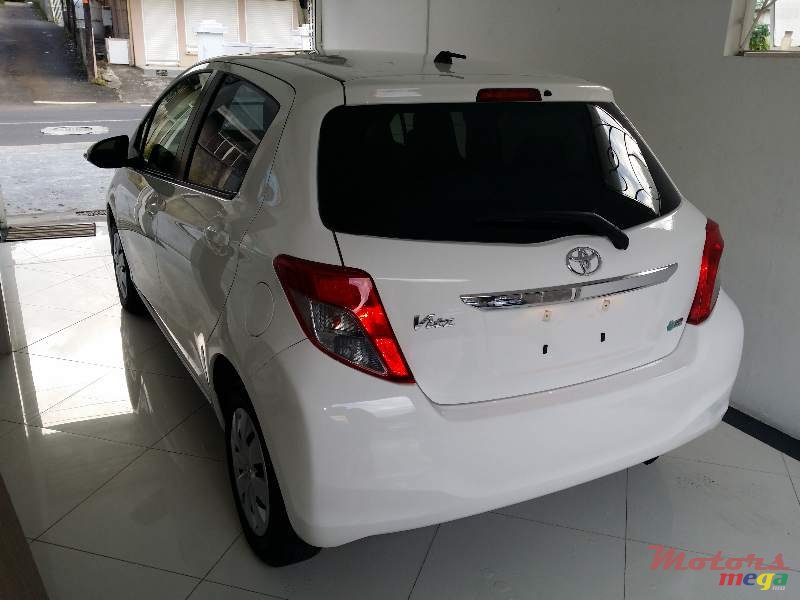 2013' Toyota Vitz photo #3