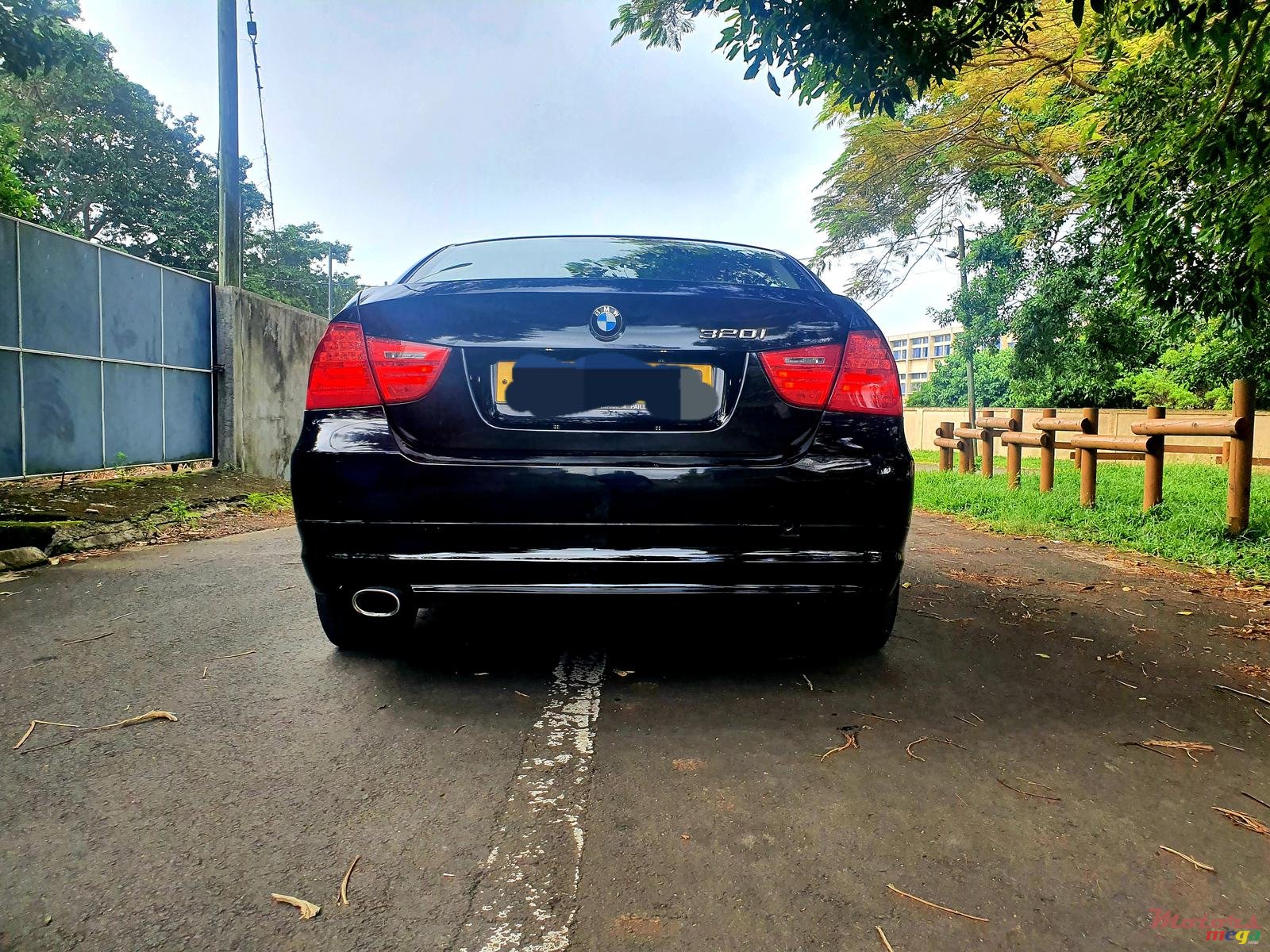 2009' BMW 320 photo #2