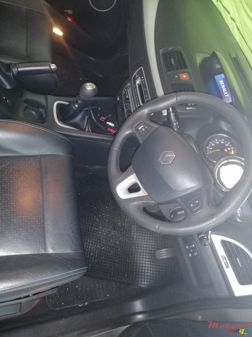 2009' Renault Megane photo #4