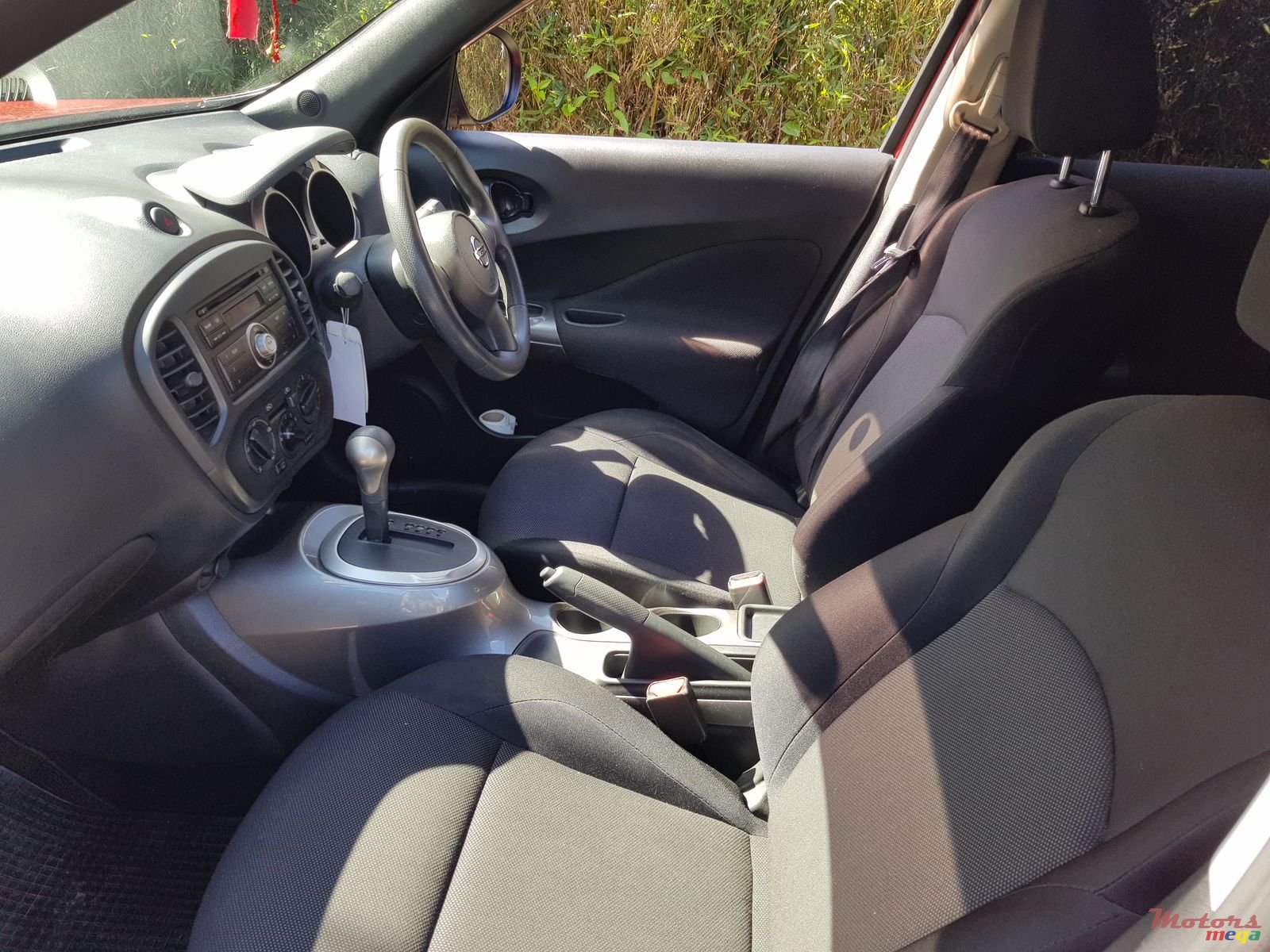 2011' Nissan Juke Automatic photo #2