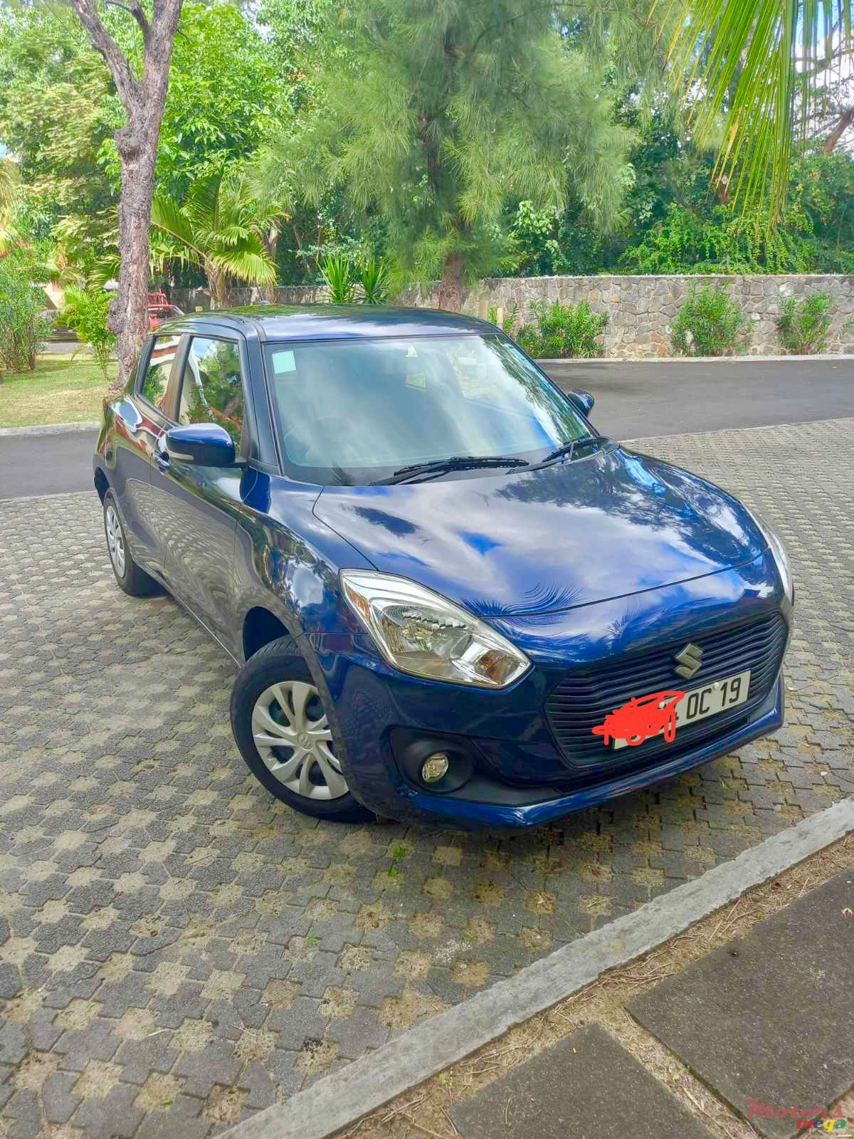 2019' Suzuki Swift photo #1