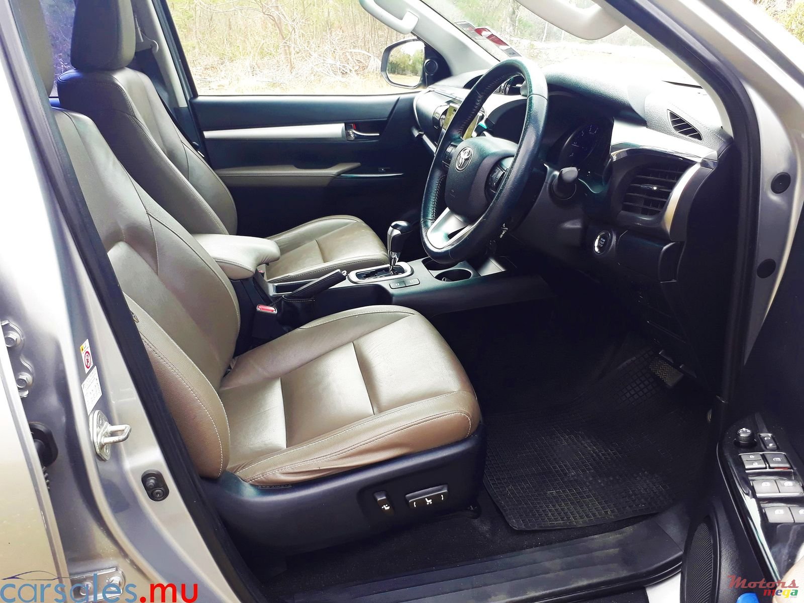 2016' Toyota Hilux 2.8 Revo 4x4 photo #5