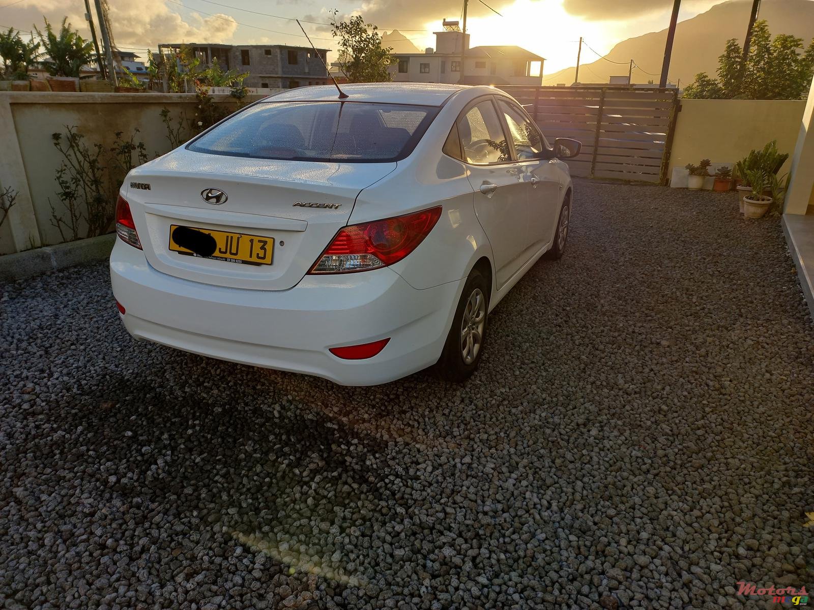 2013' Hyundai Accent photo #2