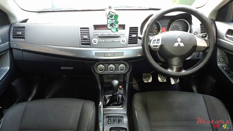 2011' Mitsubishi Lancer EX photo #3