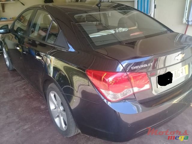 2011' Chevrolet Cruze photo #2