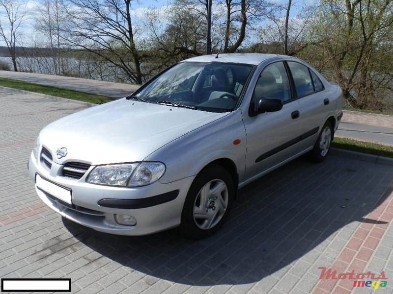 2001' Nissan Sunny photo #1