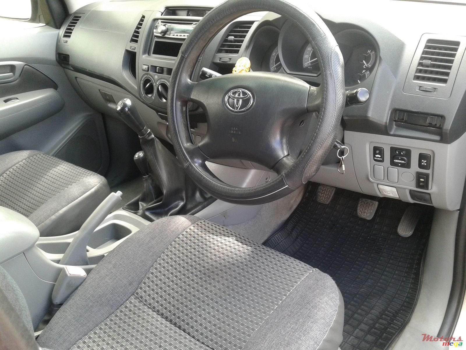 2009' Toyota Hilux D4D (4x4) photo #5