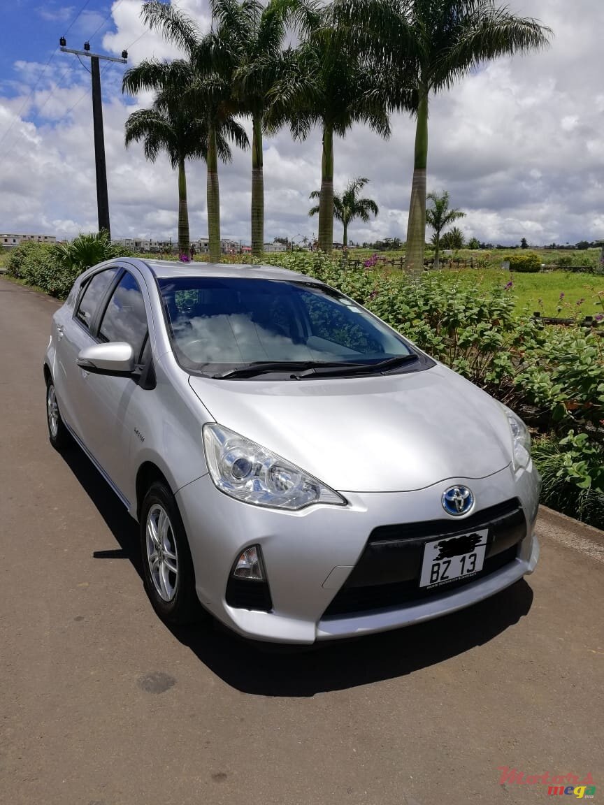 2013' Toyota Aqua hybrid photo #1