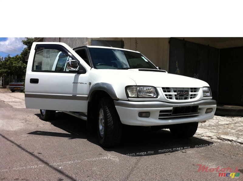 2002' Isuzu KB Series kb300 turbo intercooler photo #1