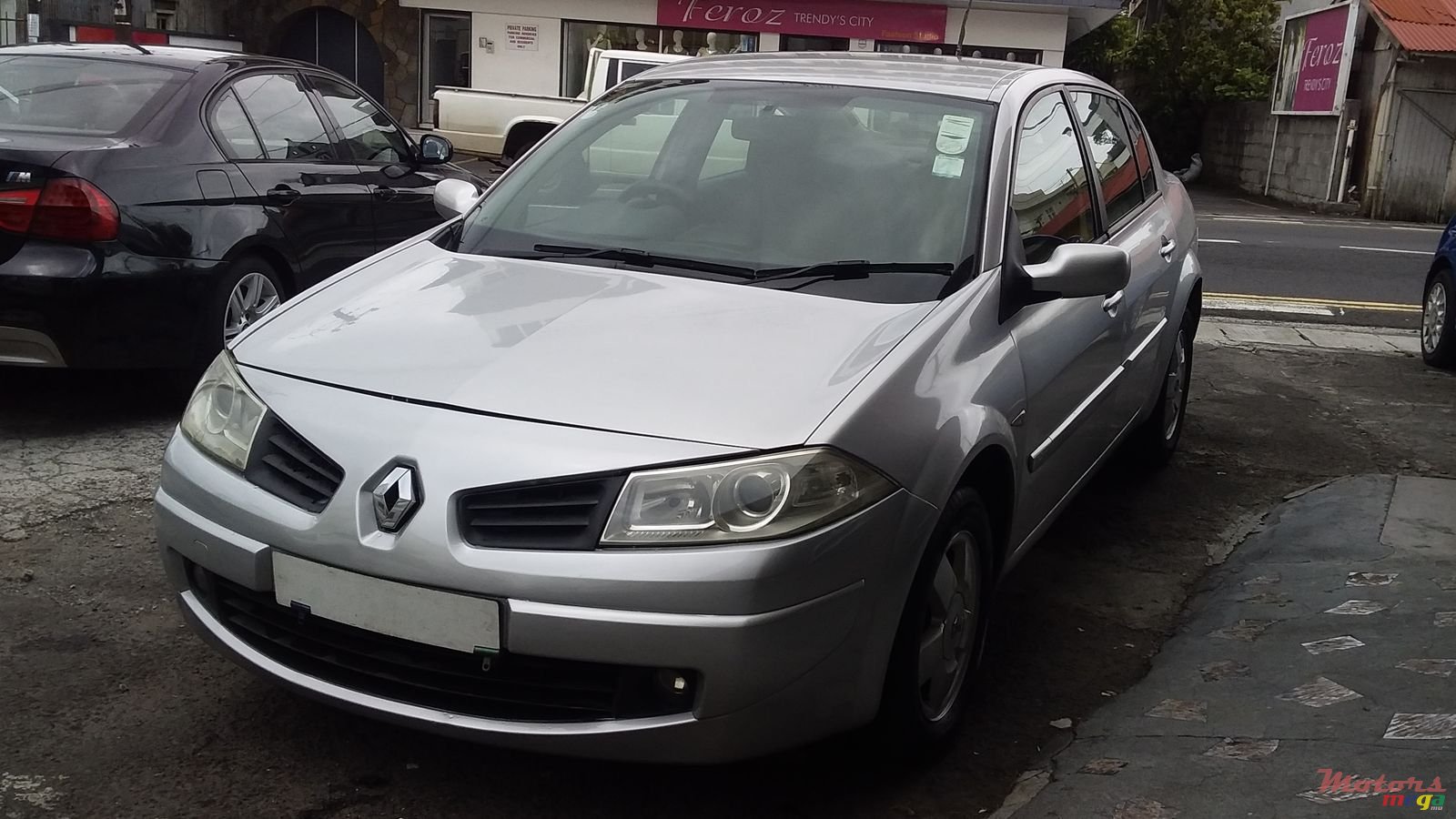 2007' Renault Megane photo #1