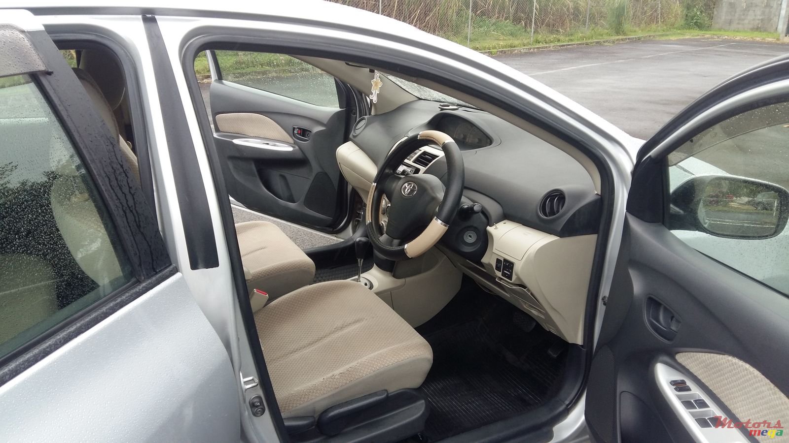 2006' Toyota Belta photo #5