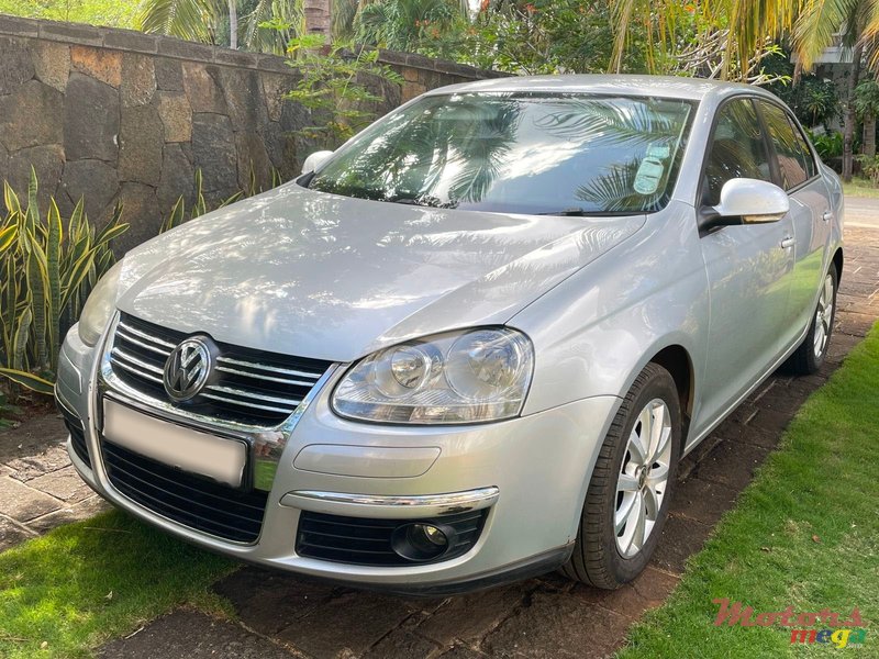 2011' Volkswagen Jetta photo #2