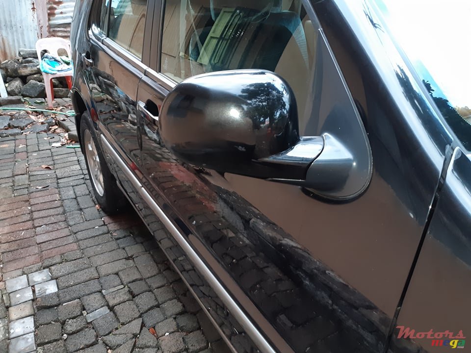 2001' Mercedes-Benz M-Class ML 270 photo #4