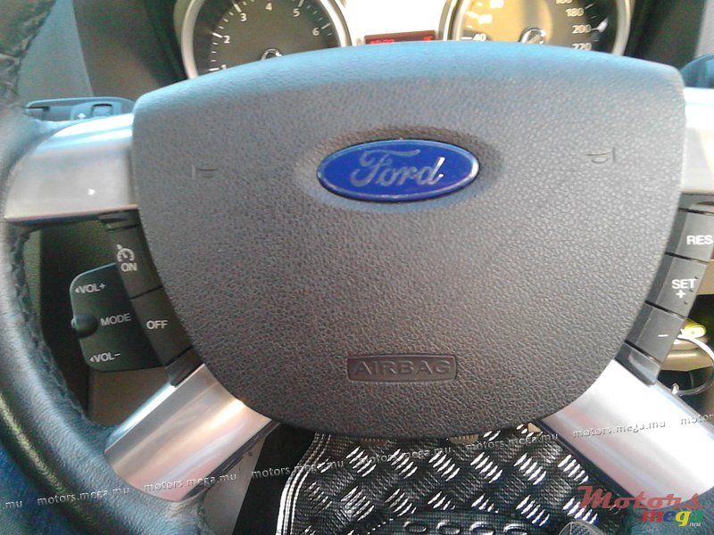 2011' Ford Focus photo #3