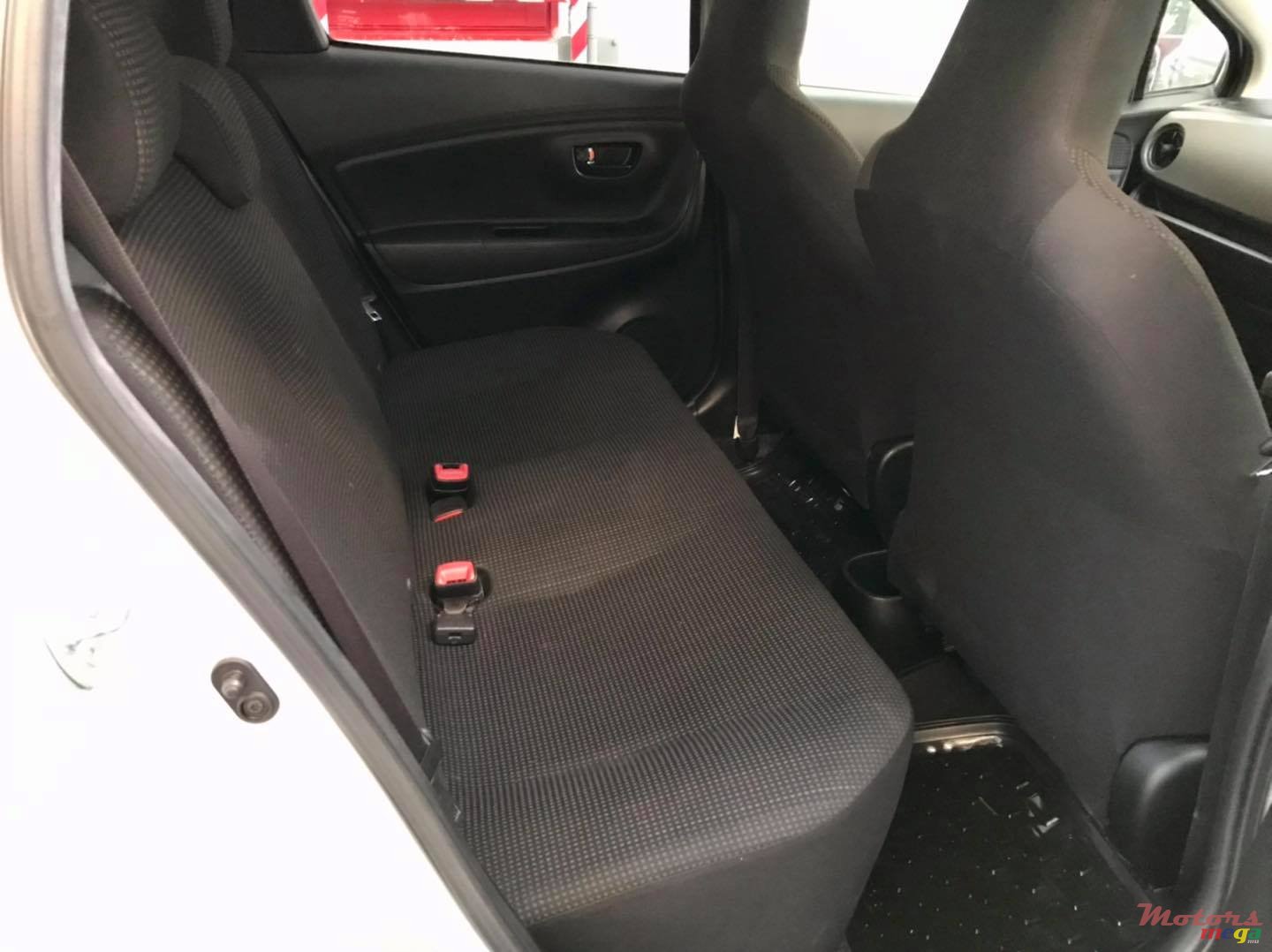 2016' Toyota Vitz photo #7