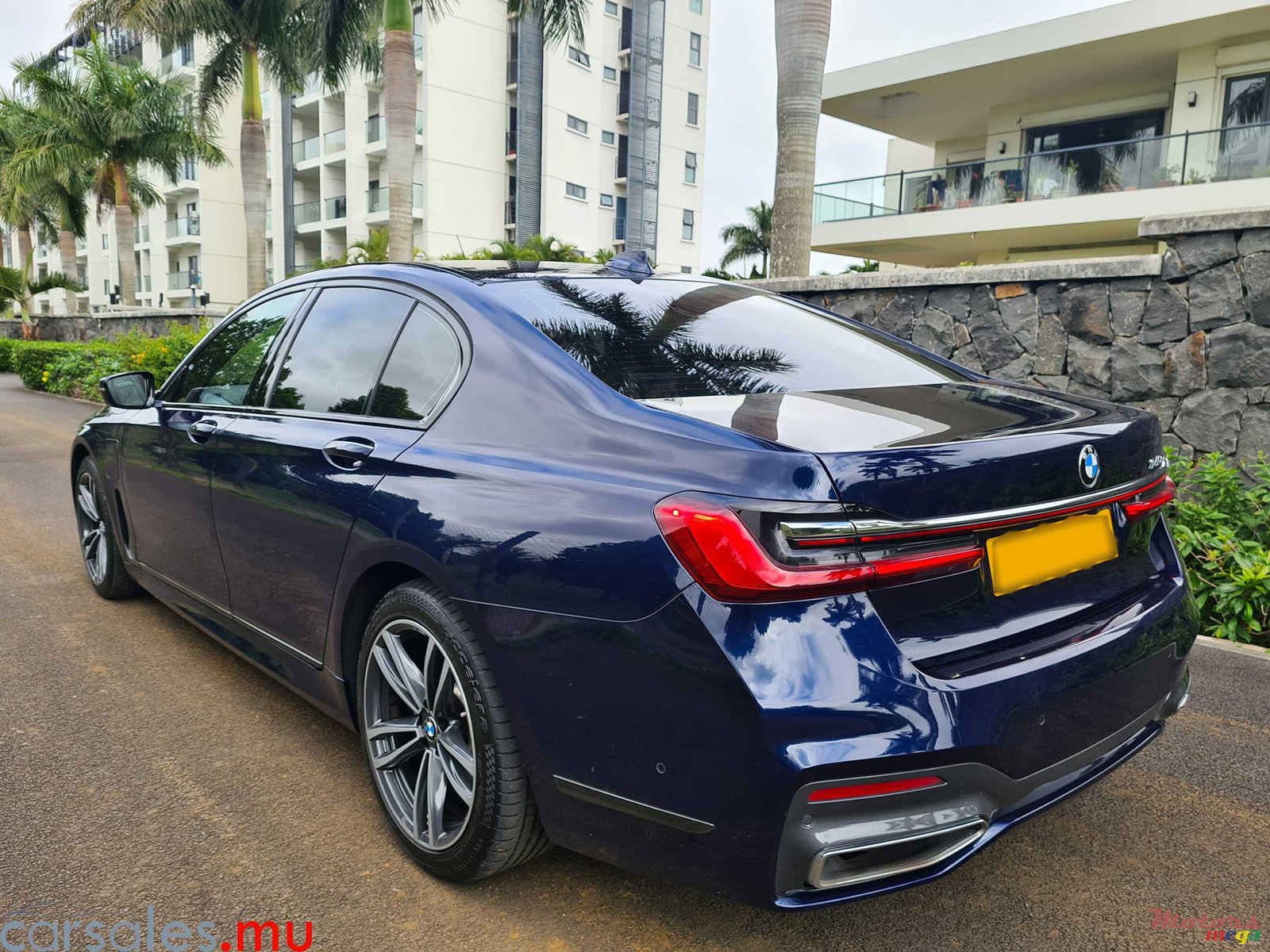 2019' BMW 745 e MSport Line photo #2