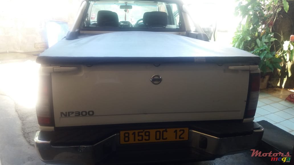 2012' Nissan NP300 photo #2