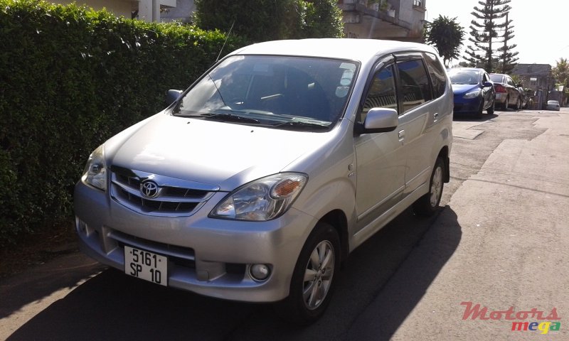 2010' Toyota Avanza photo #1