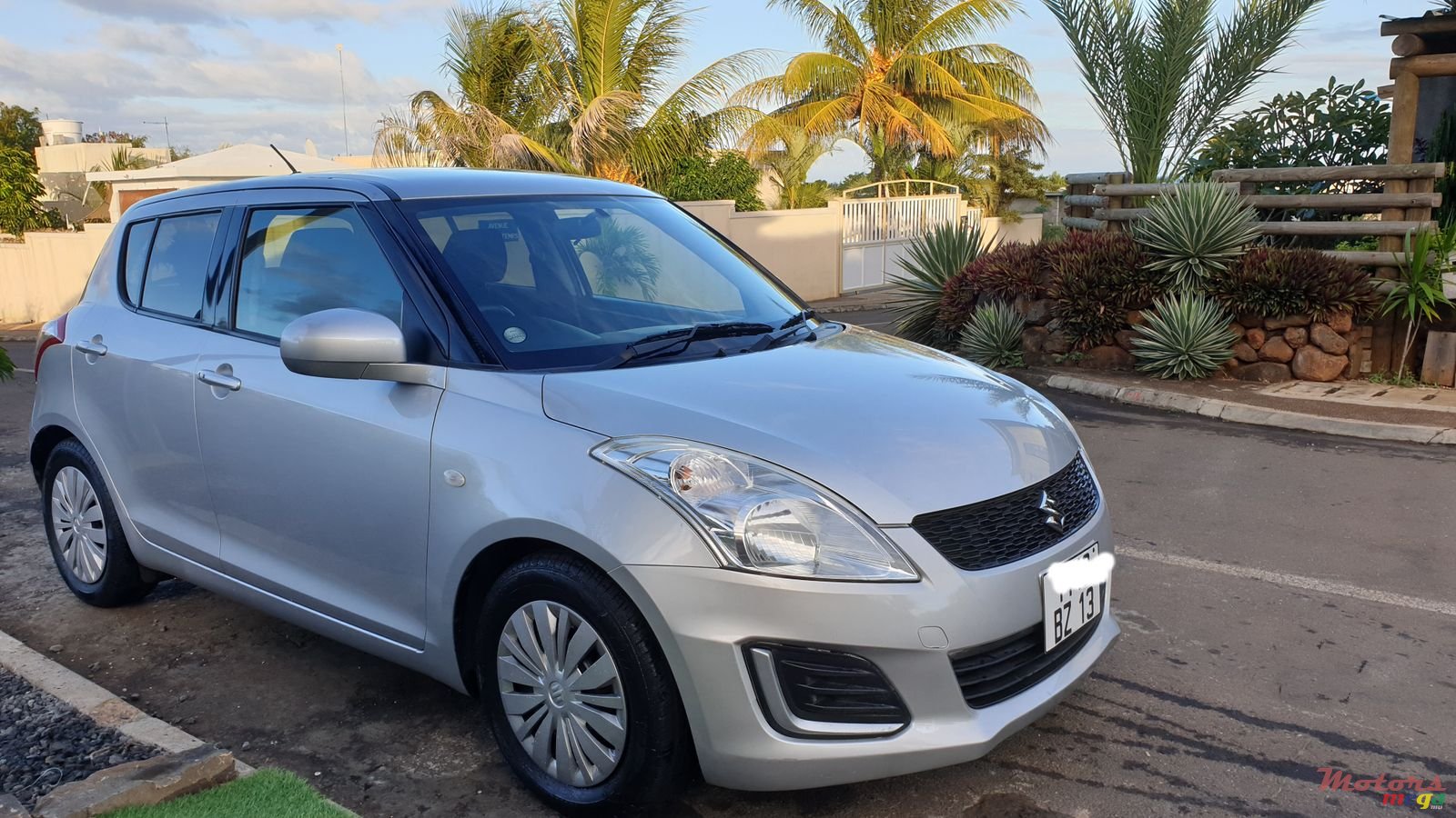 2013' Suzuki Swift photo #5