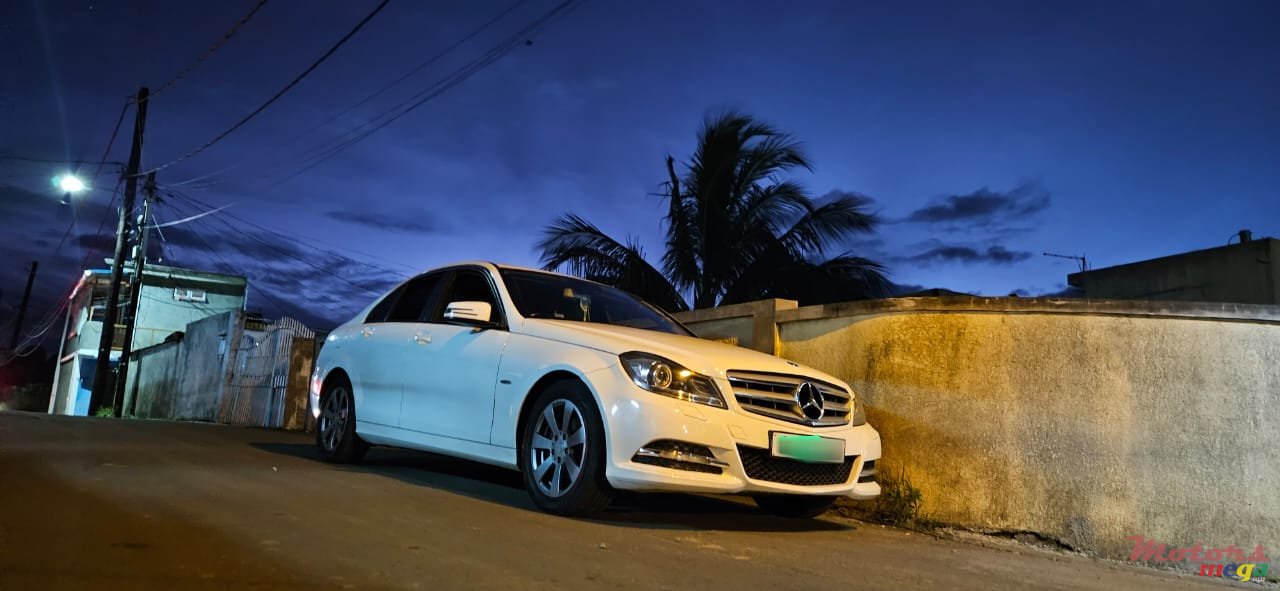 2011' Mercedes-Benz C 180 photo #3
