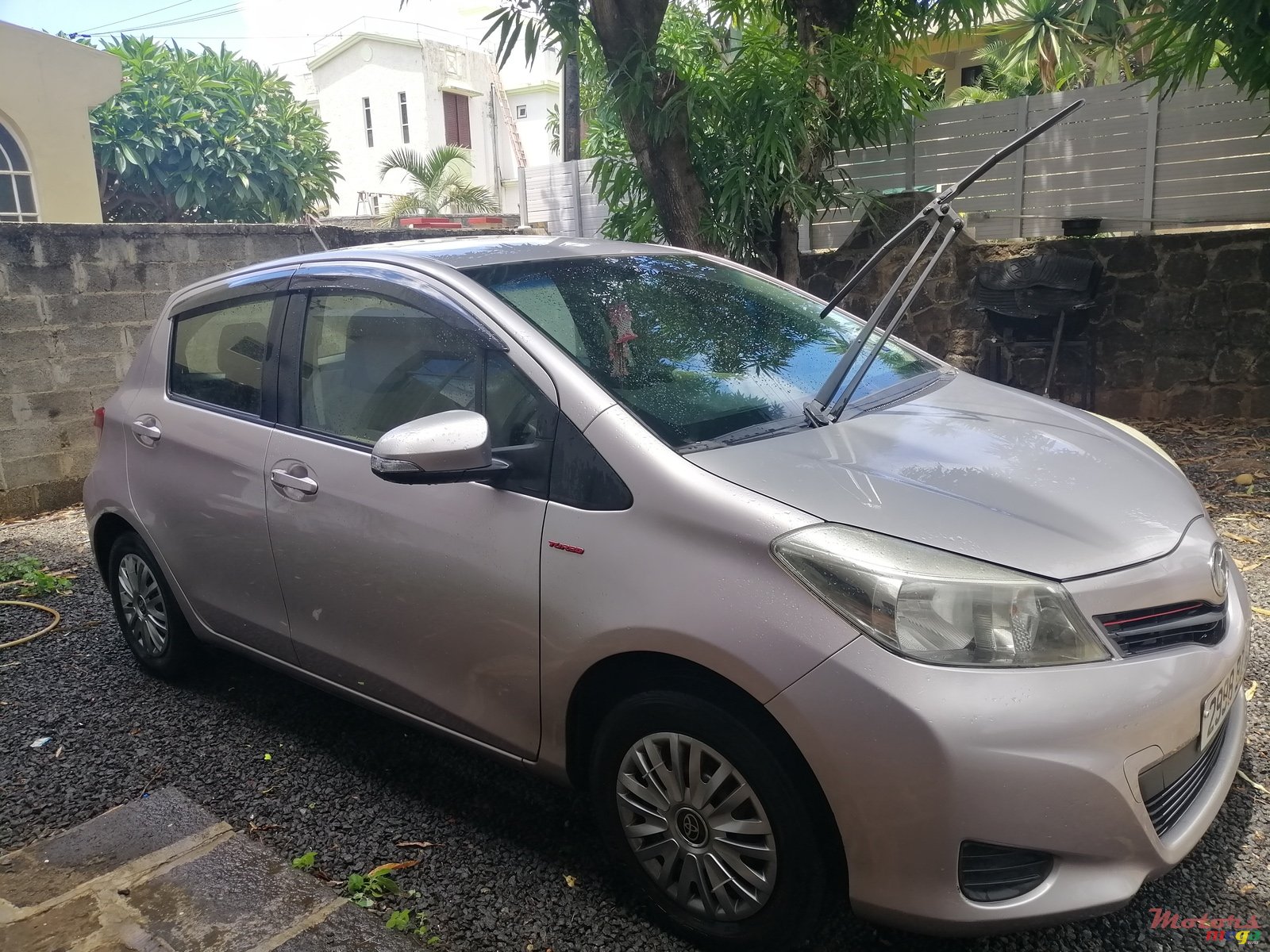 2012' Toyota Vitz photo #4