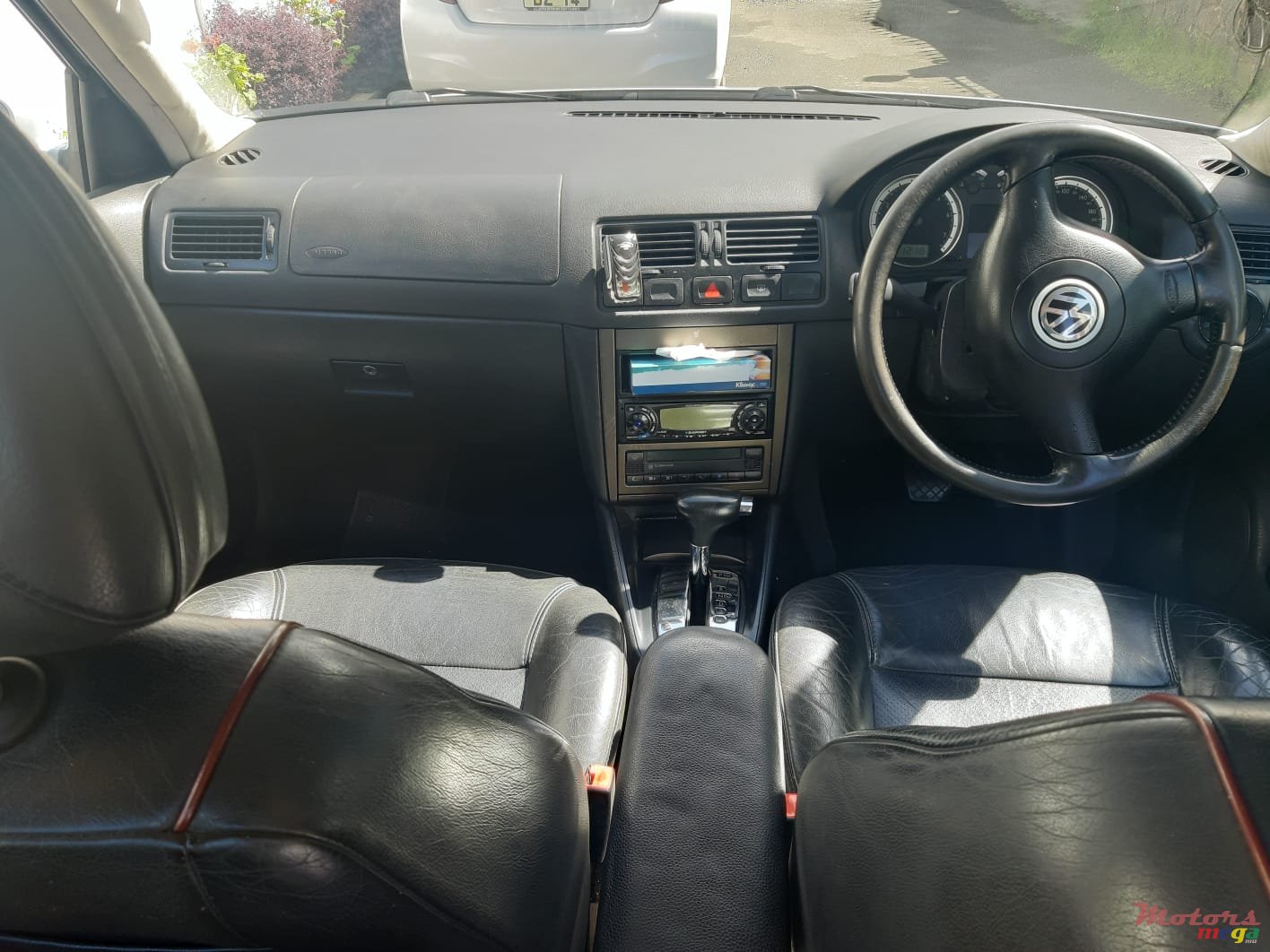 2002' Volkswagen Bora photo #2